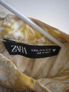 Zara - Floral Ruffle Top