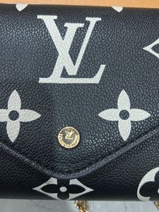 louis vuiton ( first copy )sling  bag
