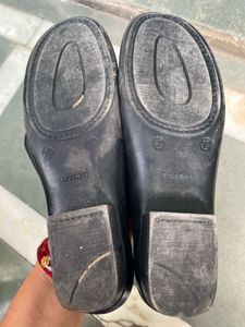 Stylish Black Flip-Flops for Women