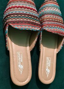 Women Embroided Fabulous Juttis/Mojaris 👠