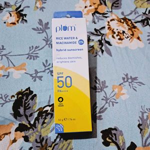 Plum2% Niacinamide Sunscreen SPF 50 PA+++