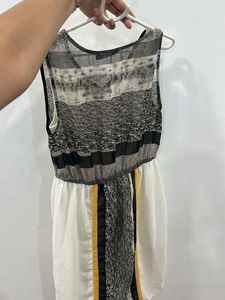 Stylish Sleeveless V-Neck Dress