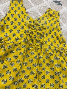 combo of 2Yellow &amp; off white tops