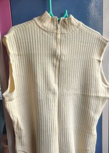 Ribbed Mock Neck Zip Sleeveless Top