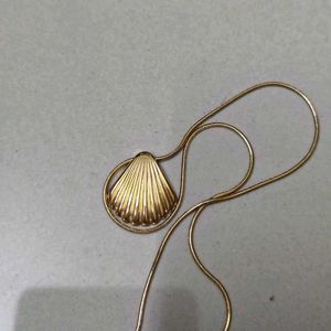 Gold Shell Pendant Necklace
