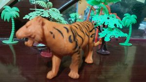 realistic showcase tiger