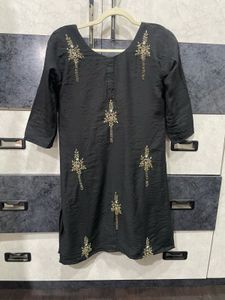 Elegant Black Embroidered Kurta