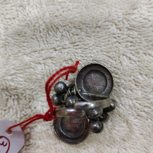 Finger ring in silver look alike