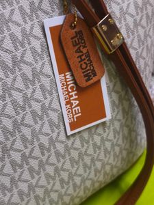 Michael kors Premium off-white Tote 🥹