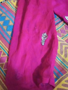 Elegant Floral Embroidered Kurta