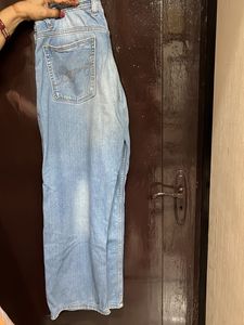 Light Wash Relaxed Fit Jeans