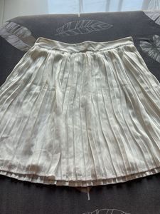 Elegant Pleated Midi Skirt