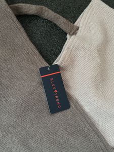 cute v wool top