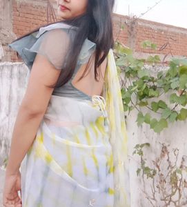 💥Price Dropped😍Saree With Designer Blouse Women