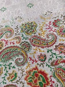Elegant Paisley Pattern Saree