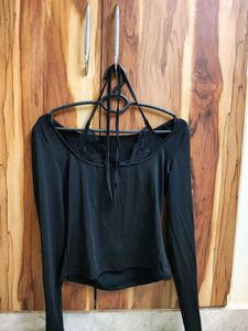Chic Black Lace Trim Long Sleeve Top