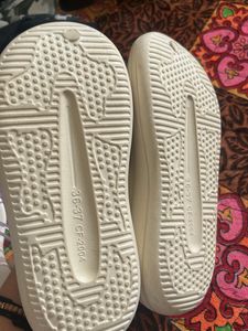 Comfortable White Flip Flops