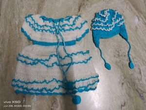 Babies woollen frock with cap brand new but do not