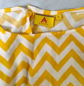Chic Sleeveless Yellow Chevron Top