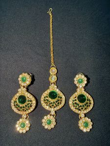 Stunning Emerald & Gold Maang Tikka & Earrings Set