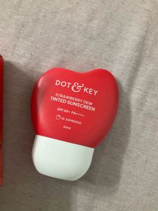 DOT &amp; KEY Strawberry Tinted Sunscreen