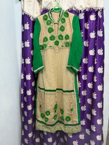 Elegant Green Embroidered Kurta Set( Now At 750)