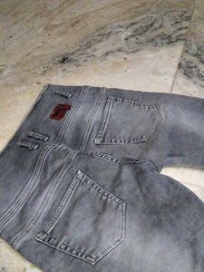 Women's Grey High-Waisted Jeans