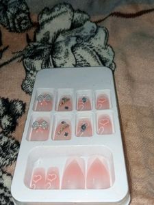 Chic Heart Press-On Nails
