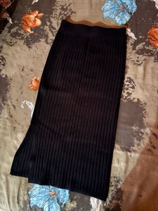 Elegant Black Ribbed Knit Skirt