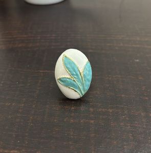 Chic Oval Leaf Design Ring
