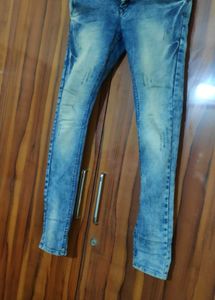 Men's Blue Wash Distressed Jeans