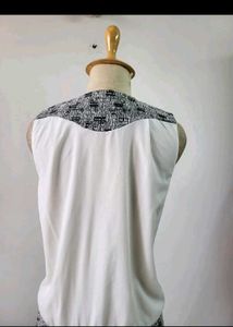 Chic Sleeveless Dress