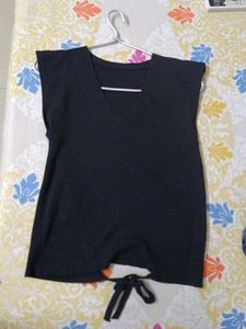 Sleeveless Black V-Neck Top