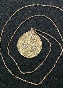 Elegant Gold Tone Pendant Necklace