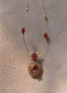 Elegant Gold-tone Necklace with Pendant