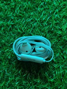 Vivo Wired Earphones white