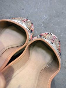 Embroidered Butterfly Juttis
