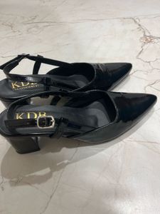 Chic Black Slingback Heels
