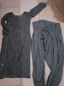 Elegant Kurta Set with Detailed Embellishments