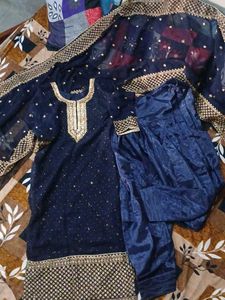 Elegant Navy Blue Kurta Set with Gold Embellishmen