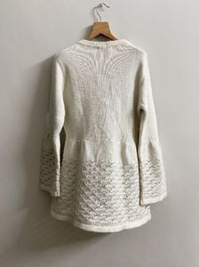 Embroidered V-Neck cardigan