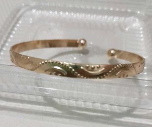 anti tanish Elegant Gold-Tone Bangle Bracelet