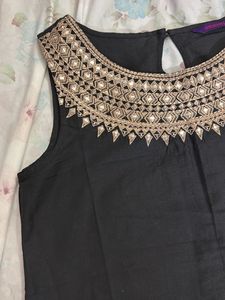 Embellished Black Sleeveless Kurta