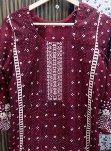 Elegant Maroon Embroidered Kurta Set🫀