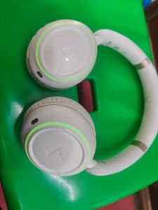 boat Rockerz 480 w White Over-Ear Headphones
