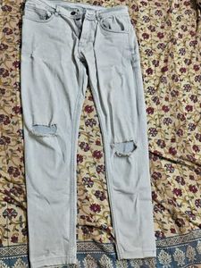 Light Wash Ripped Skinny Fit Jean
