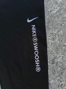 Nike Swoosh Leggings