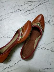 Ethnic Tan Juttis