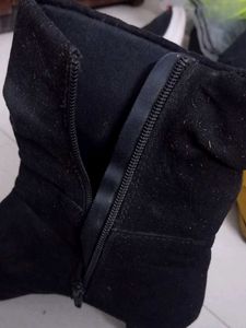 Chic Black Suede Heeled Boots