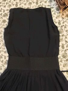 Chic Black Sleeveless Dress with Corset Belt